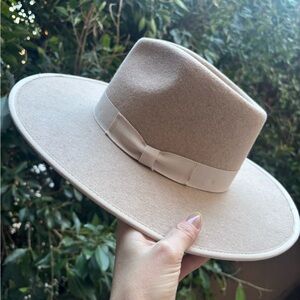 NWT** Olive & Pique Sturdy Wide Brimmed Wool Hat